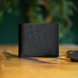 Zraloci kuze je jedna z najzajimavejsich, s jakymi jsme se za posledni dobu setkali. Cerna elegance s gracii 🖤 #horakuze...